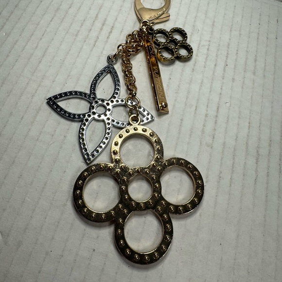 Louis Vuitton Key ring Bijou Sack Tapaage bag charm Gold,Silver Authentic - Picture 7 of 8